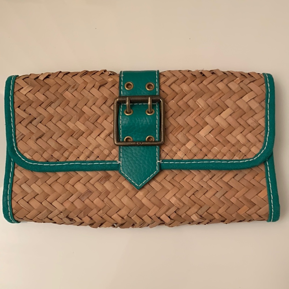 GAP Woven Straw Clutch